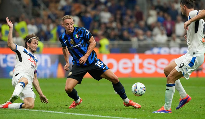 Davide Frattesi del Inter en partido frente al Atalanta