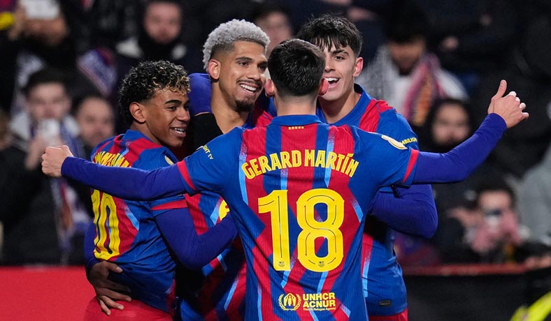 Ronald Araujo celebra un gol del Barcelona en Copa del Rey