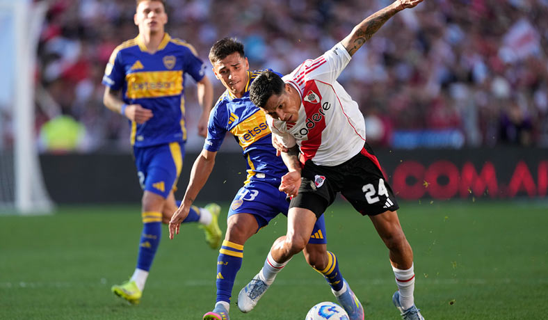 Enzo Perez de River ante Milton Delgado de Boca