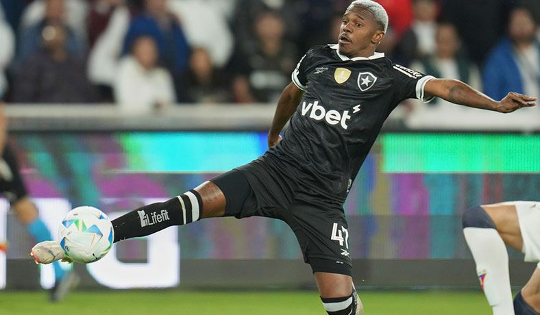 Jeffinho de Botafogo en partido de Copa Libertadores