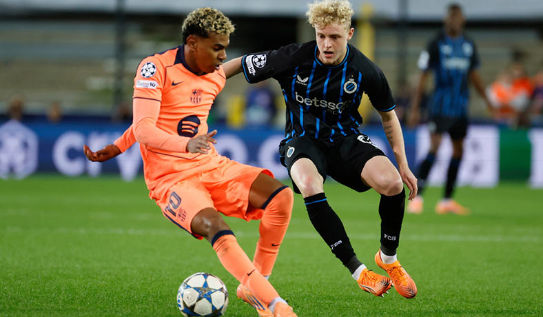 Lamine Yamal en partido del Barcelona en la Champions
