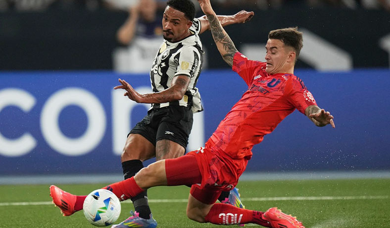 Franco Calderon de Universidad de Chile ante Botafogo