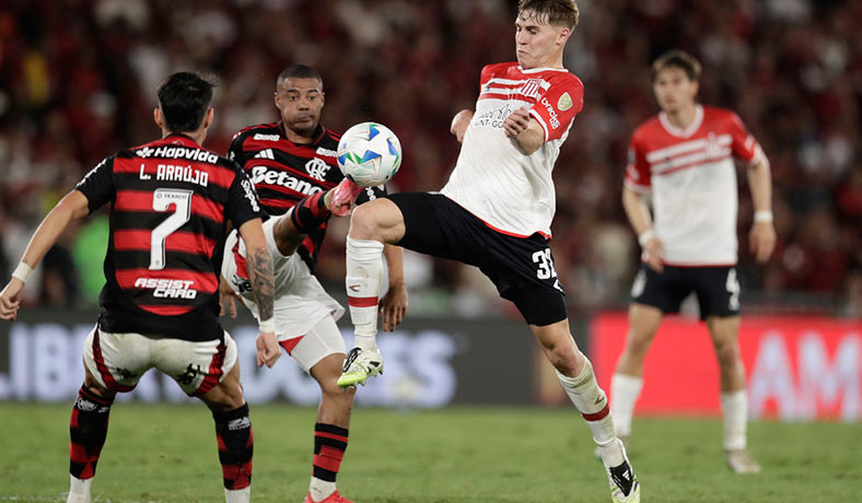 Mikel Amondarain de Estudiantes ante Flamengo