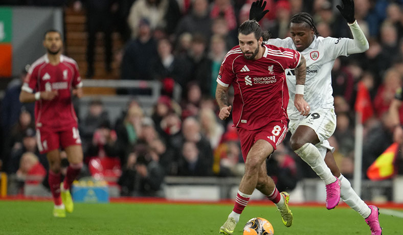 Dominik Szoboszlai del Liverpool en partido de FA Cup