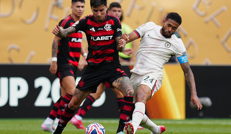 Erick Pulgar de Flamengo en partido contra el Chelsea