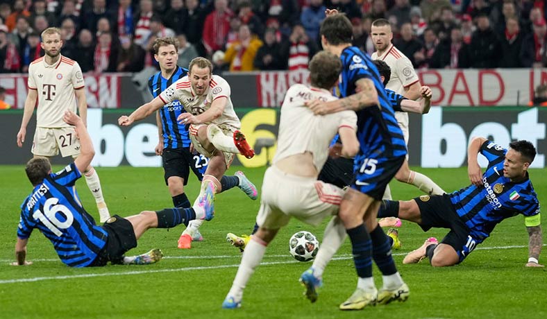 Harry Kane intenta un remate en Bayern vs Inter