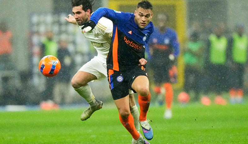 Lautaro Martinez en partido del Inter contra Pisa