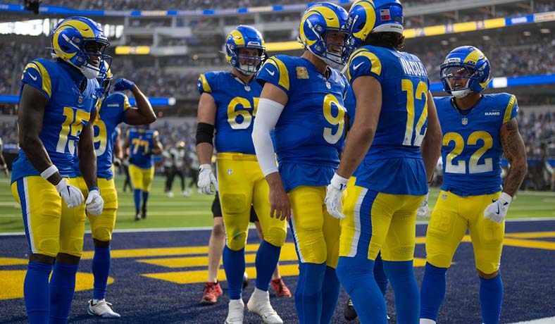 Matthew Stafford y Puka Nacua festejan un TD de LA Rams