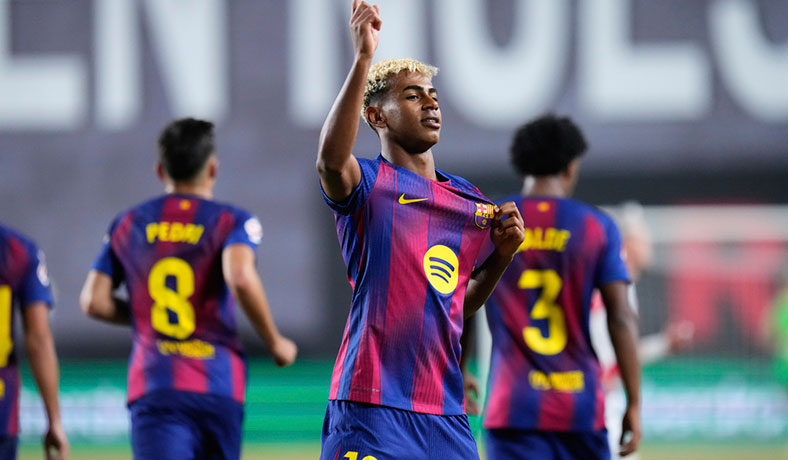 Lamine Yamal celebra un gol del Barcelona en LaLiga