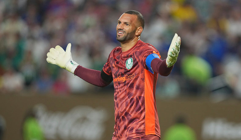 El arquero Weverton de Palmeiras en partido del CWC