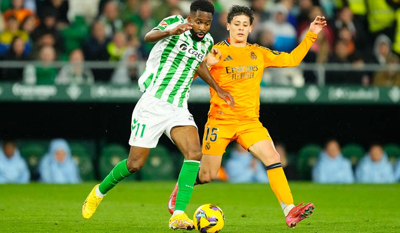 Arda Guler del Real Madrid y Cedric Bakambu del Betis