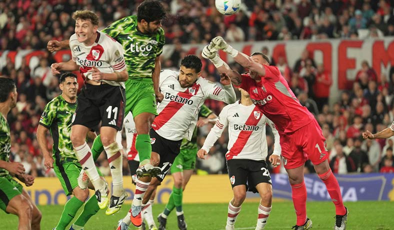 Franco Armani de River en partido contra Libertad