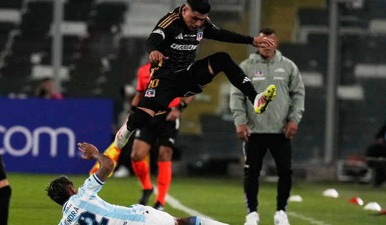 Claudio Aquino de Colo Colo en partido de Libertadores