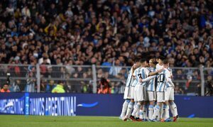 Pronósticos Argentina vs Uruguay: Clásico del Río de la Plata en La Bombonera