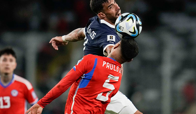 Paulo Diaz de la Selección Chilena en partido contra Paraguay