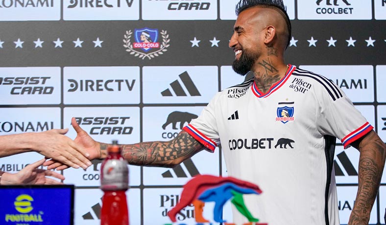 Arturo Vidal en su presentacion como jugador de Colo Colo