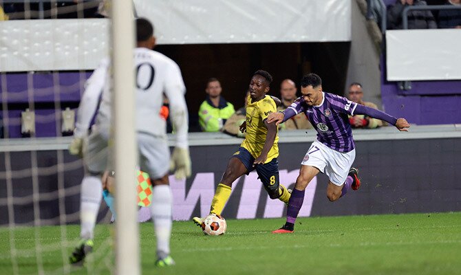 Gabriel Suazo en juego del Toulouse contra Union SG por Europa League