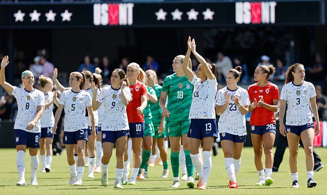 Jugadoras de la selección de Estados Unidos en su despedida rumbo al Mundial Femenino 2023