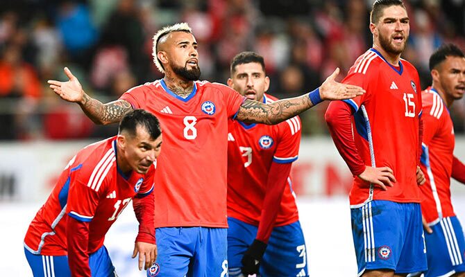 Arturo Vidal, Gary Medel y otros jugadores de la Selección Chilena en amistoso