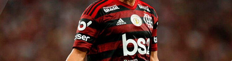 Camiseta de un jugador del Flamengo. La mejor información para tus apuestas en la Serie A de Brasil.