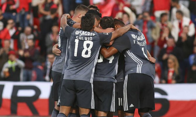 Benfica visita al Leipzig en Alemania.